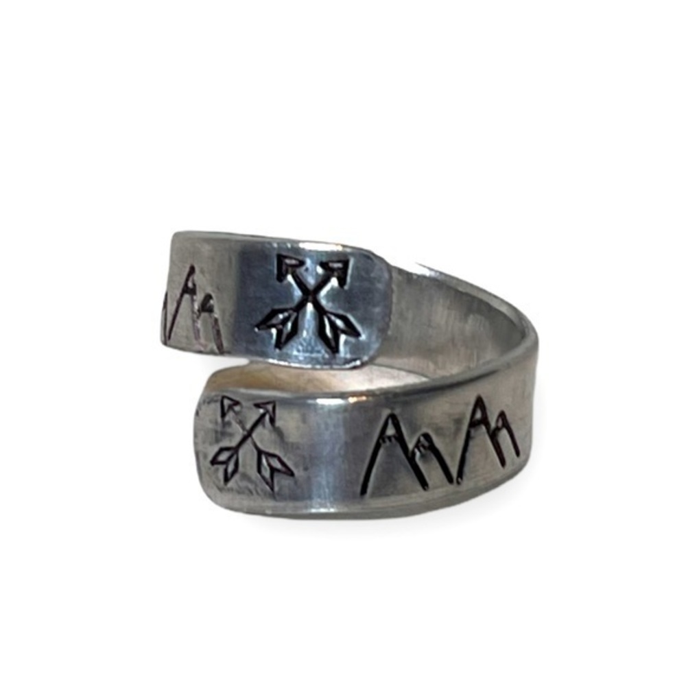 Handmade 8/9 stamped arrows nature scene
adjustable hypoallergenic wrap ring